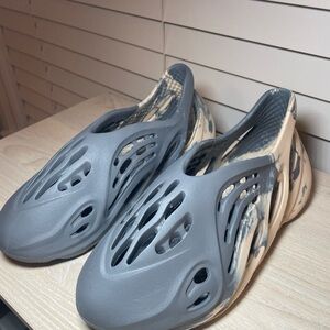 Adidas Yeezy Slip-On Foam Runner in Moon Grey Size 6 Men